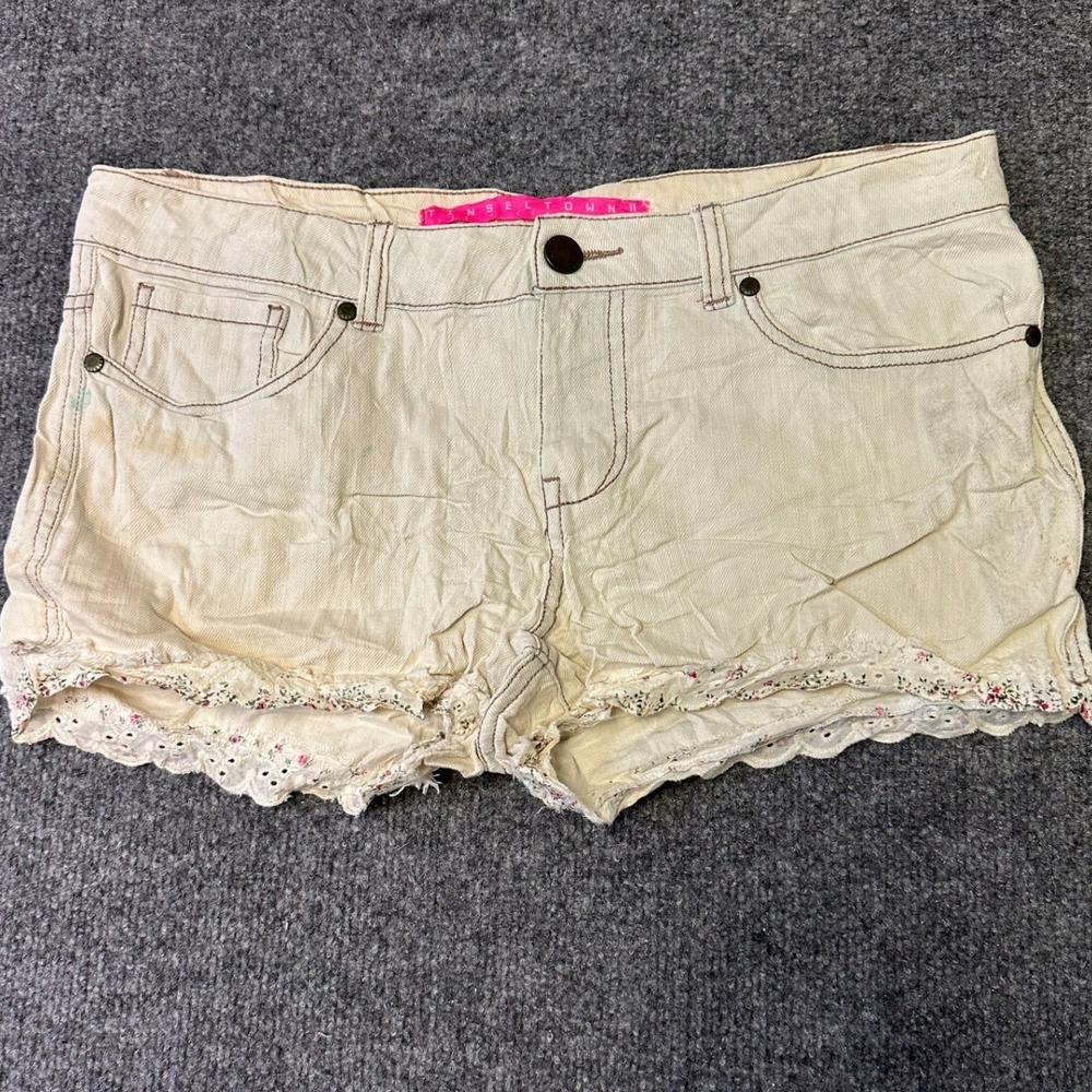 Tinseltown Shorts Womens 11 Cream Denim Floral Eyelet Trim Stains Distressed